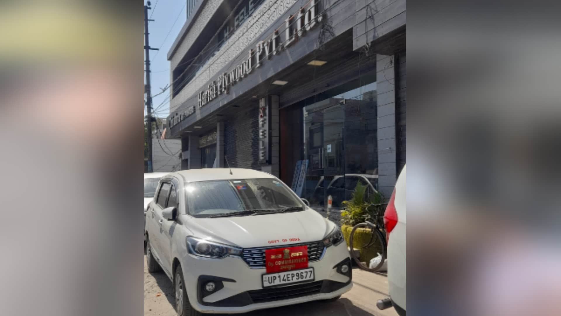 Income Tax Department raid continues on next day: Plywood cost 16 lakhs, bill 9 lakhs