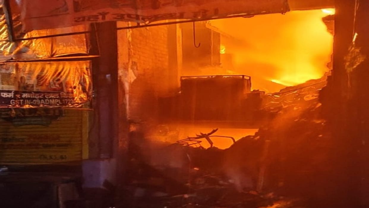 Massive fire in grocery shop all items burnt to ashes loss of one crore 25 lakh 