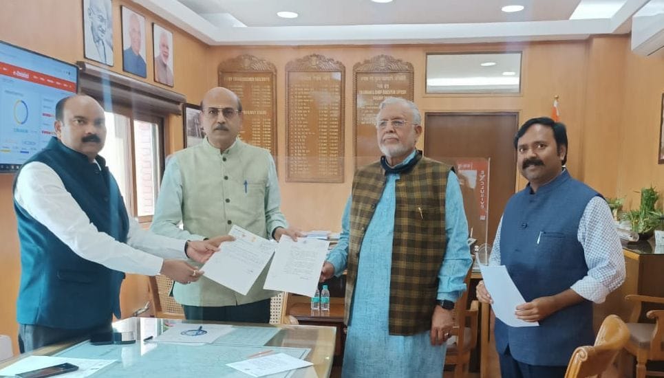 MP tell the problems of railway station to chairman