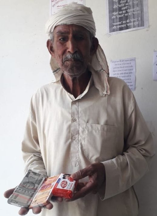 On the pretext of giving bonus amount of pension, thugs took 18 thousand real by handing over 36 thousand fake notes
