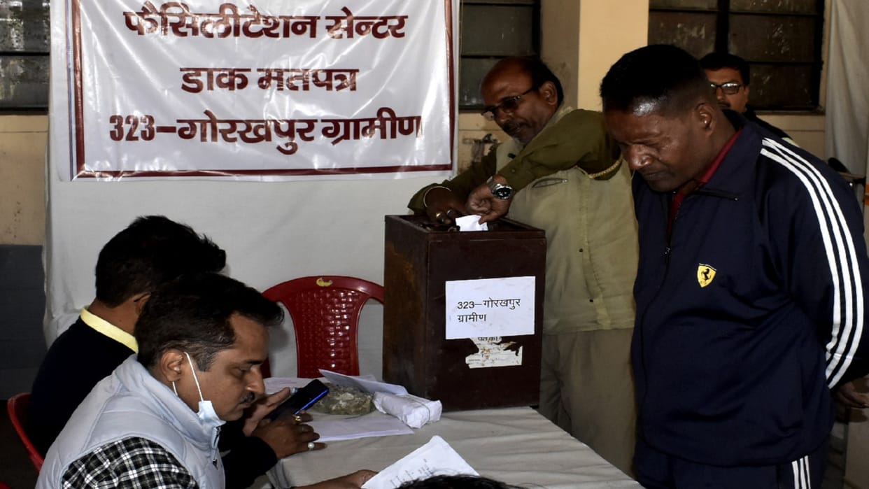 12 thousand polling personnel service voters voted by postal ballot in UP Election 2022