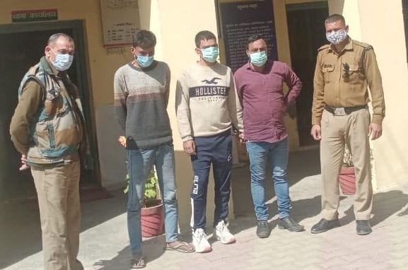Two miscreants arrested for robbing employees