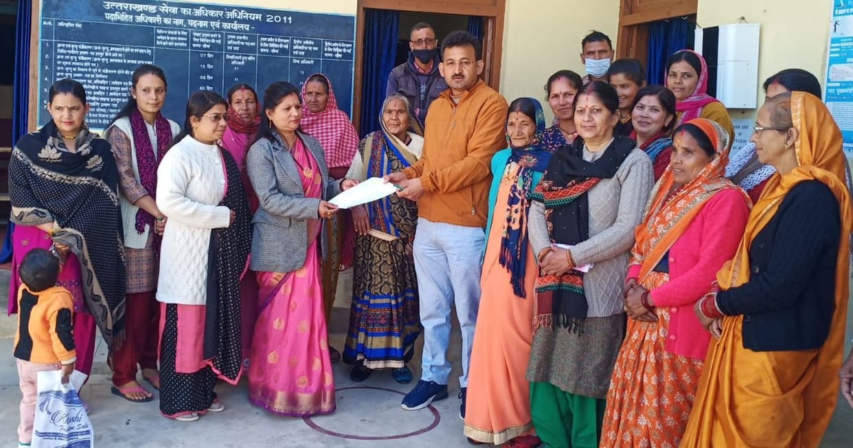 Women facing drinking water crisis demonstrated against Jal Sansthan