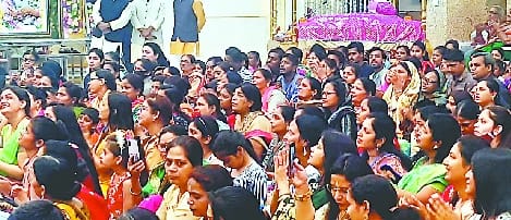 Shyam lovers dance on hymns in Shree Shyam Falgun Festival