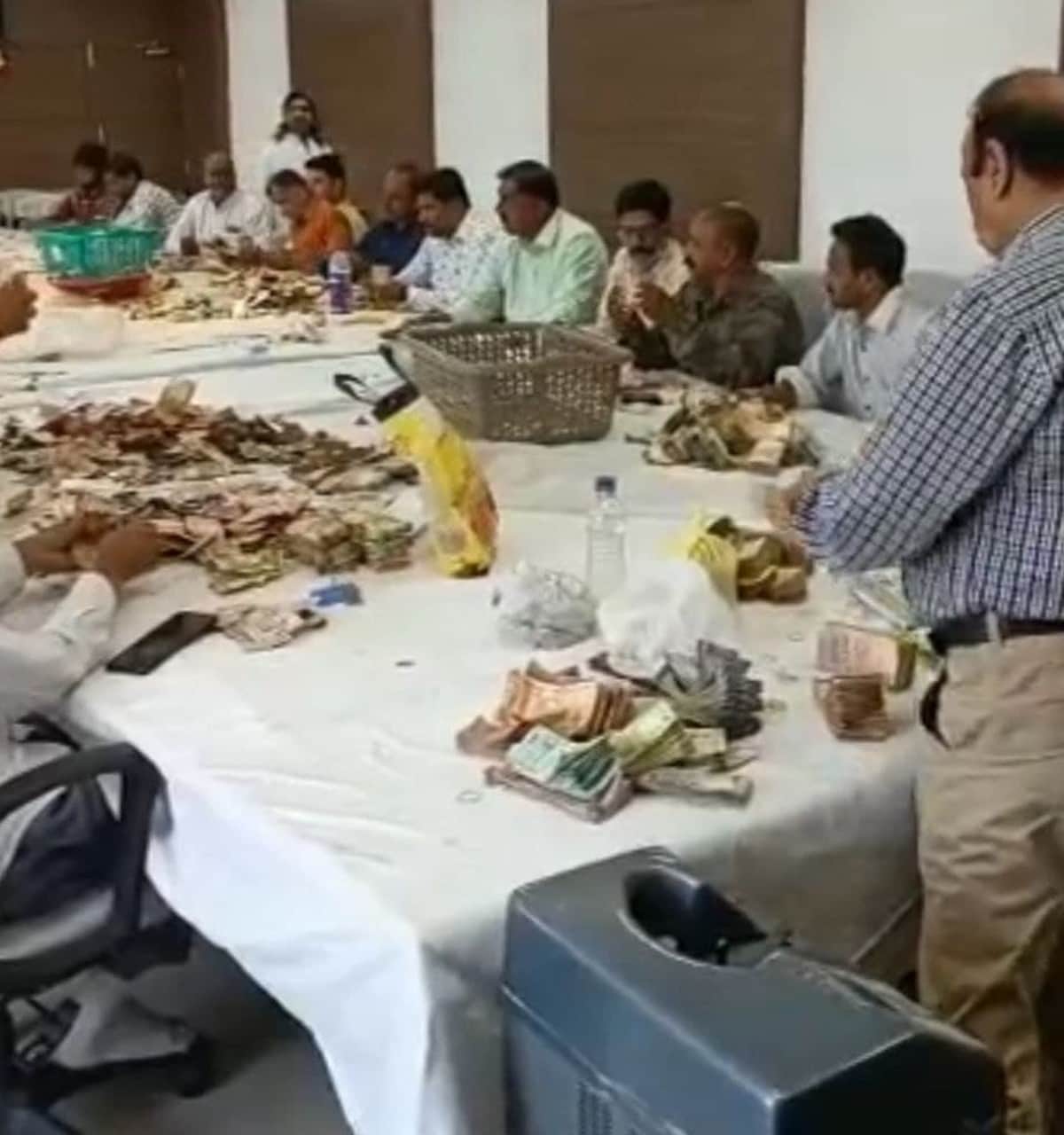 Indore: Applications of faith came out from the donation box, someone asked for health from God and someone wrote a letter to remove the duty from the election
