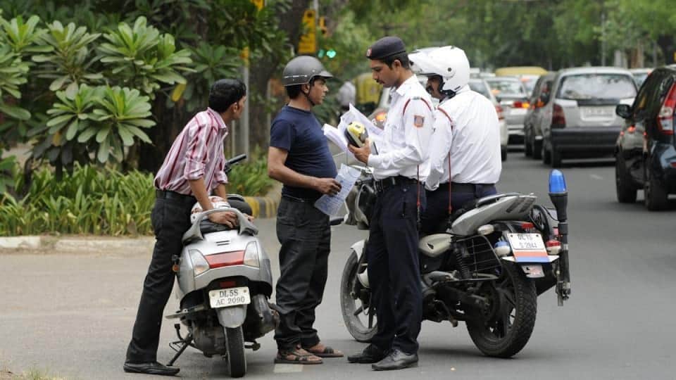 mobile prosecution teams formed to challan delhi traffic police