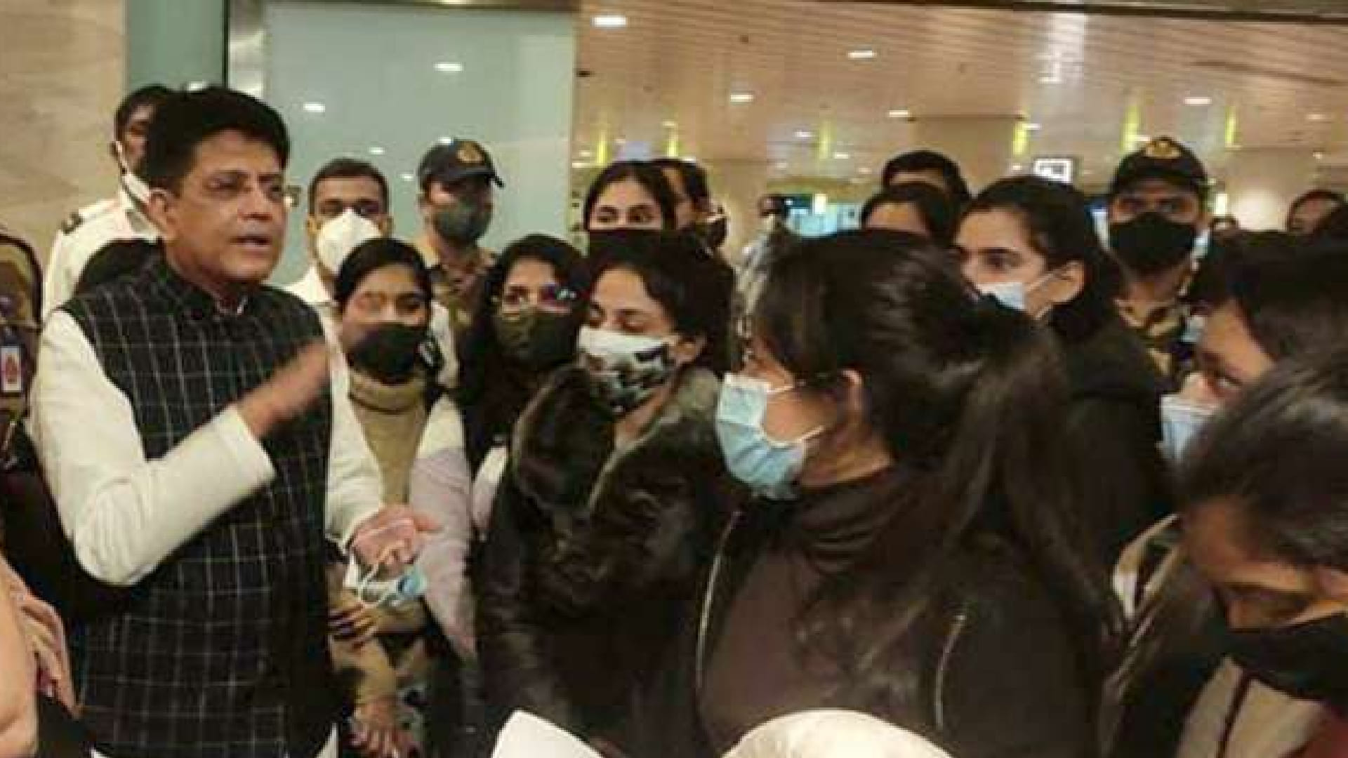 Russia Ukraine War Piyush Goyal Operation Ganga Indian Student evacuation Latest News In hindi