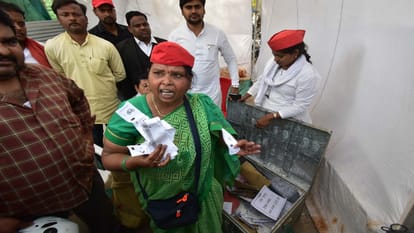 Prayagraj: VVPAT slip found in the box near the counting strong room