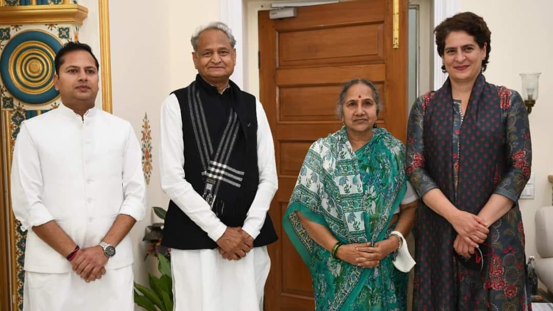 Priyanka Gandhi came to Jaipur and met the cm Gehlot family see all photos