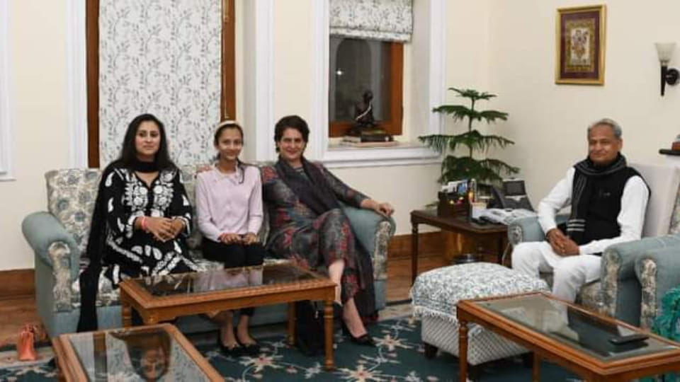Priyanka Gandhi came to Jaipur and met the cm Gehlot family see all photos