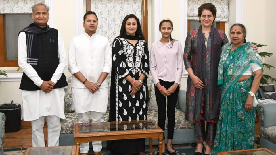 Priyanka Gandhi came to Jaipur and met the cm Gehlot family see all photos
