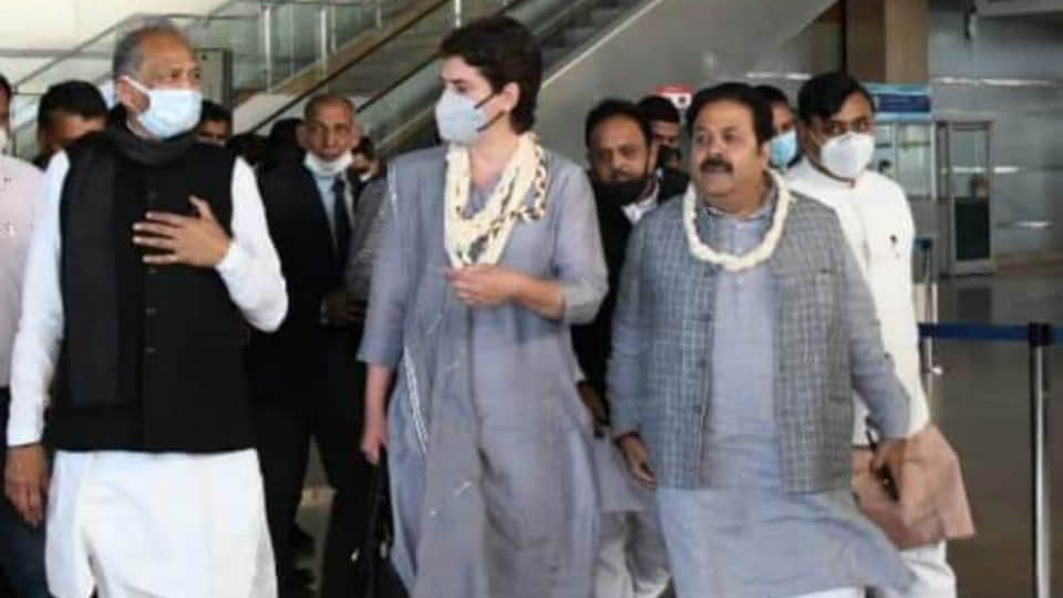 Priyanka Gandhi came to Jaipur and met the cm Gehlot family see all photos