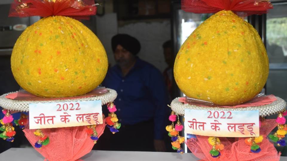 Special Laddu prepared by a sweet shop in Ludhiana for Punjab election 2022