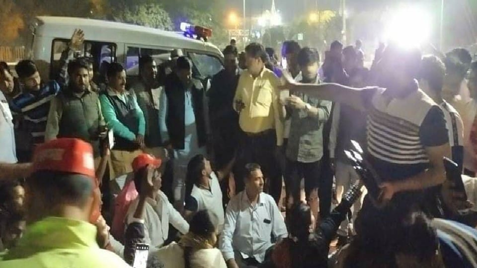 up election 2022 result SP workers guarding outside counting site in Agra