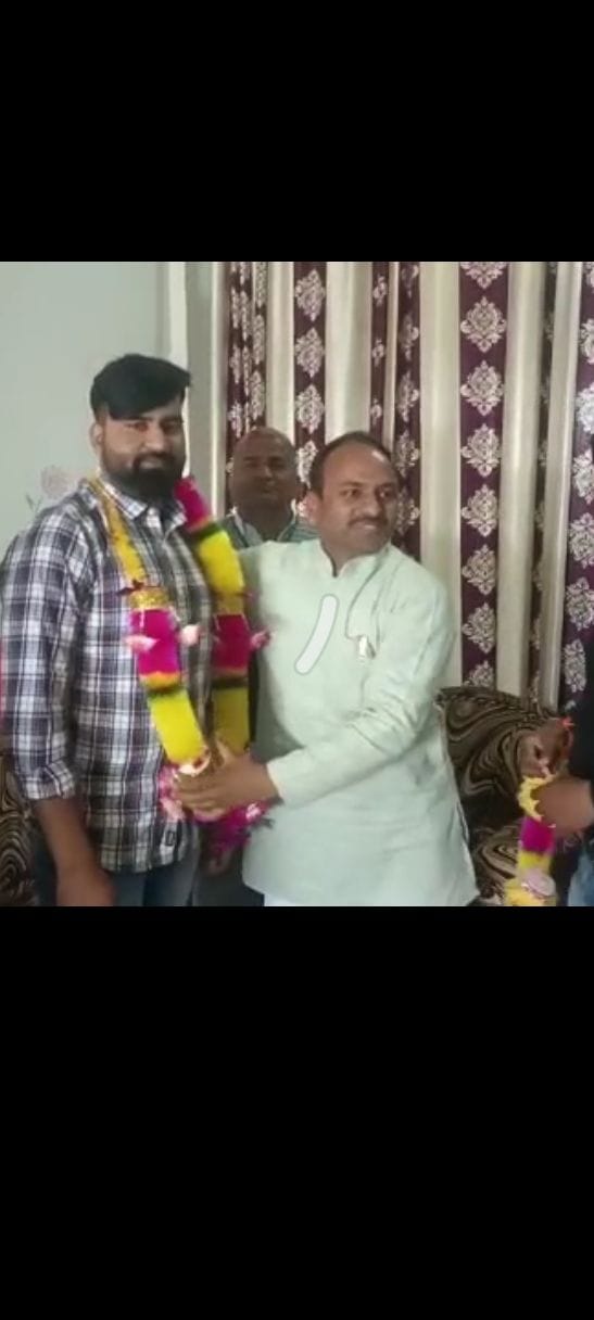 Student reached Dhabarsi from Ukraine, welcomed