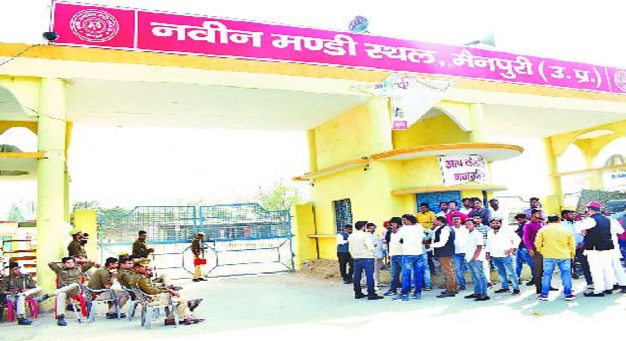 Up election 2022 SP workers reached Naveen Mandi by tractors before counting 
