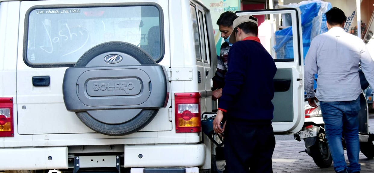 Fear of price increase, crowd gathered at petrol pumps