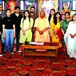 गोरखनाथ मंदिर में यूक्रेन से लौटे छात्रों के साथ सीएम योगी...