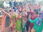 चौबट्टाखाल विधानसभा से सतपाल महाराज के जीतने पर बैजरों में खुशी से झूमते भाजपाई।