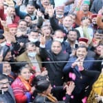 सीएम जयराम ने पार्टी कार्यकर्ताओं के साथ जीत का जश्न मनाया।