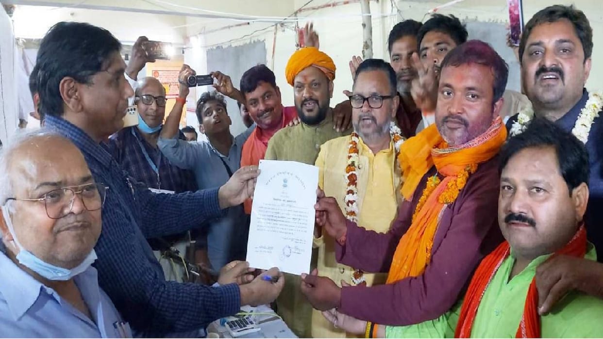 UP Election Result BJP alliance won two seats in Bhadohi, MLA Vijay Mishra also lost the election
