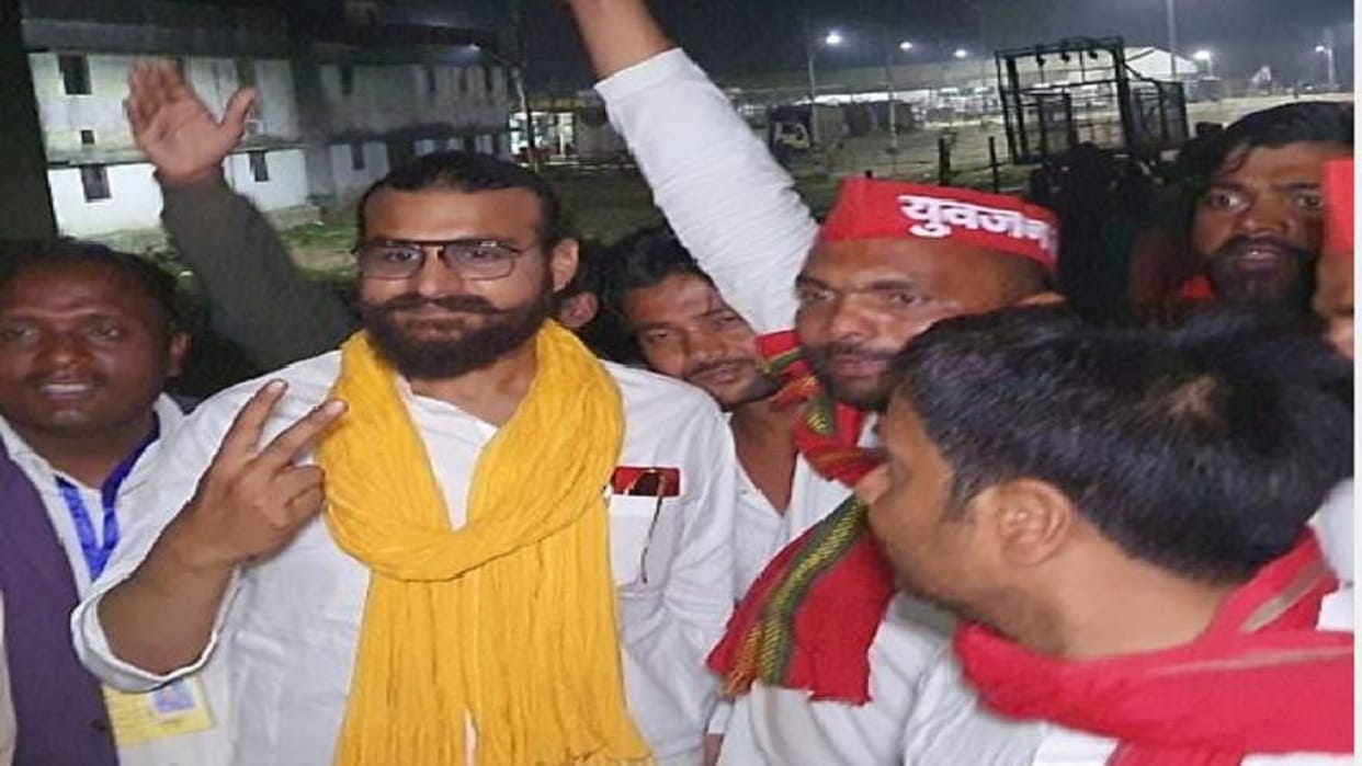 Samajwadi party won three seats in Mau, BJP succeeded on one