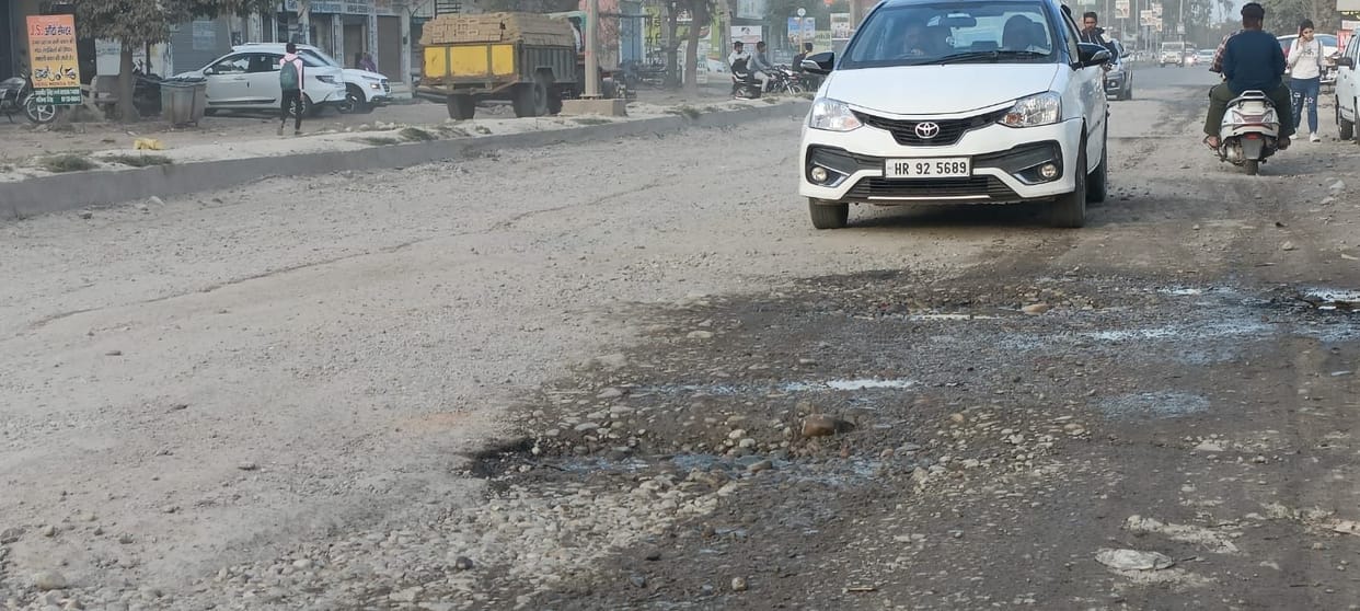 People call the SK Road the road with potholes