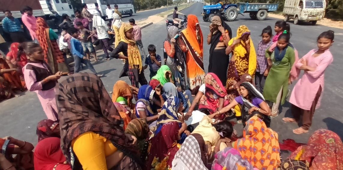 Hathras: A young man going to meet his sister dies in an accident