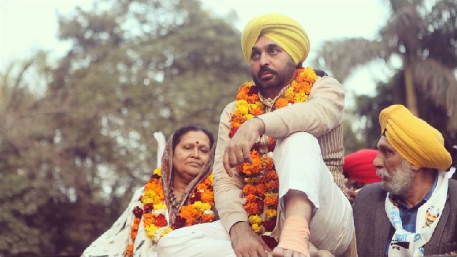 Punjab Poll 2022 AAP crosses majority mark with Bhagwant Maan see journey from Comedy King to Chief Ministers chair