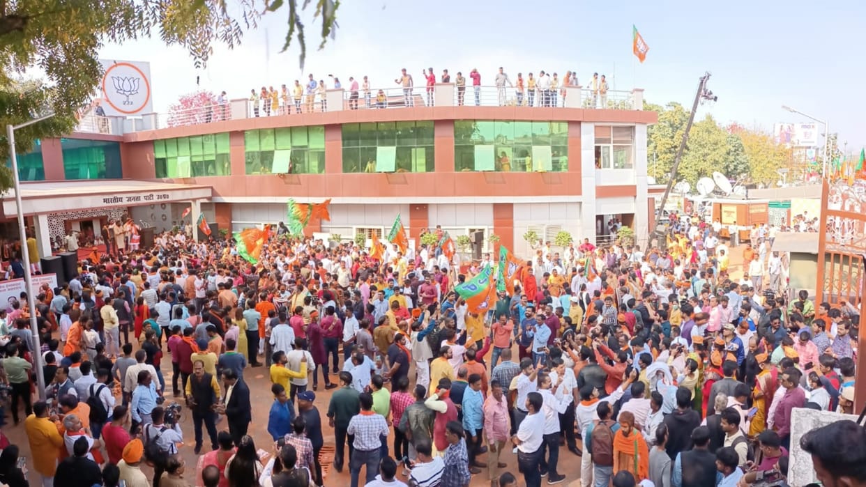 Everyone's color faded in front of saffron: BJP's Holi Gulzar, SP-RLD, BSP and Congress's disgrace