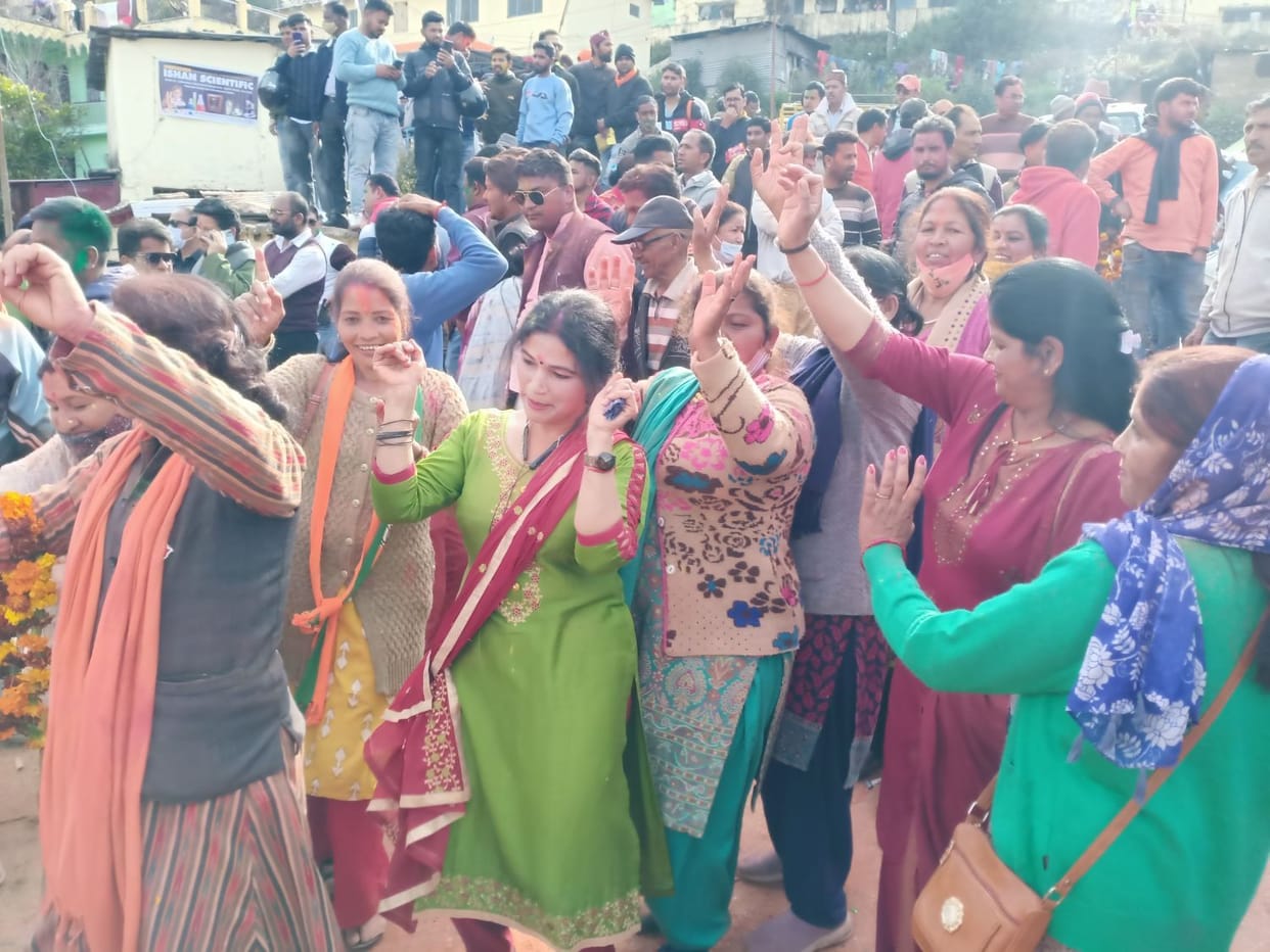 Victory procession taken out from Kotdwar to Bhabar, Holi celebrated