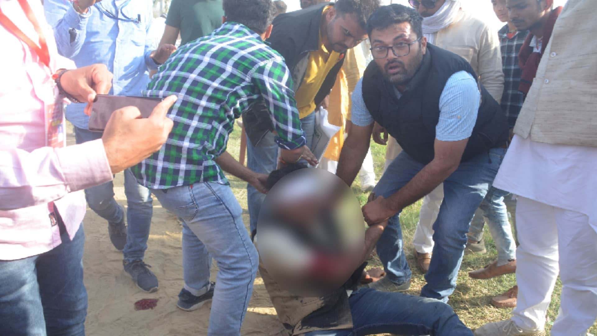 UP Election Result 2022 RLD workers have stones throw on policemen and 25 peoples injured including CO Officer in Baghpat