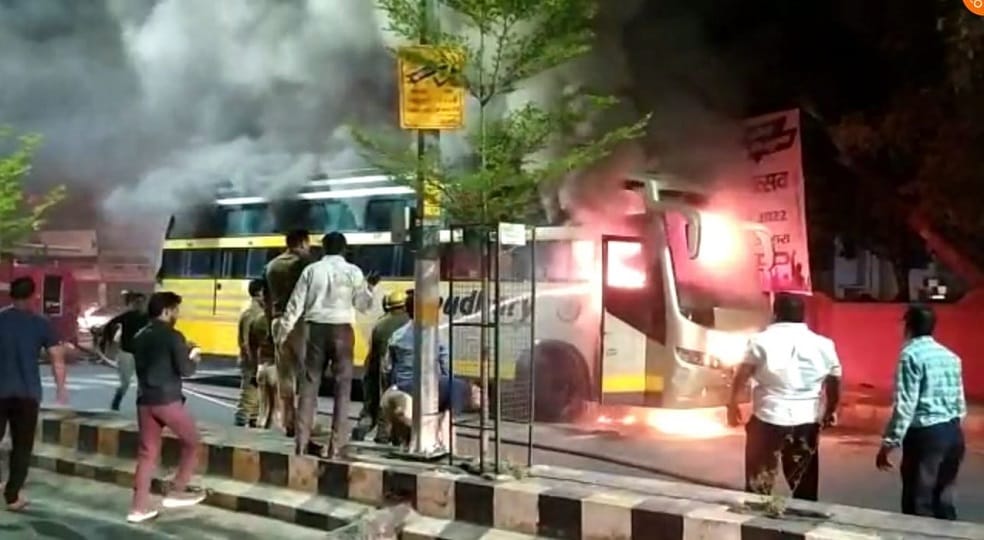 Fire broke out while starting the sleeper coach bus in agra 