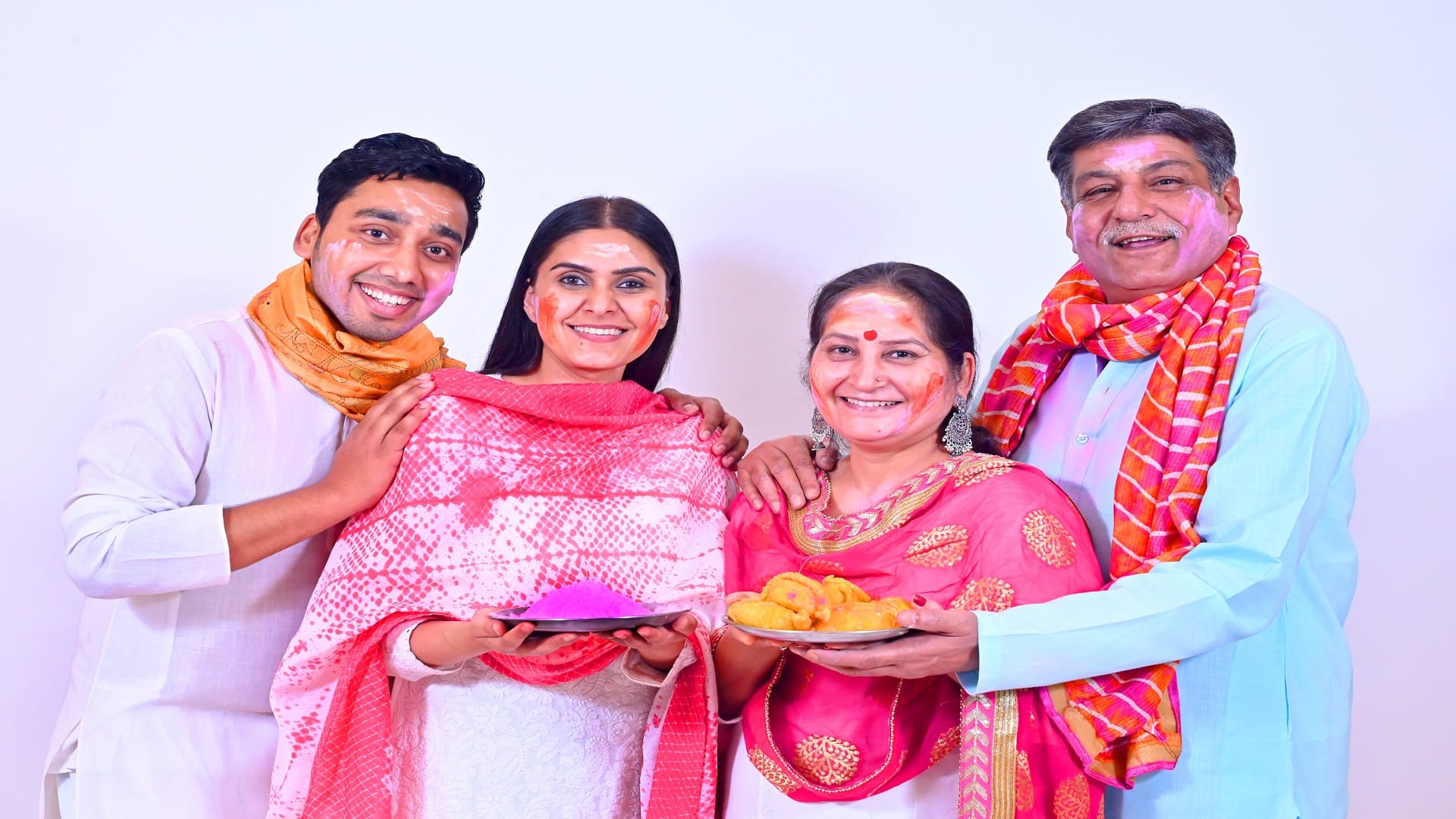 Holi Celebration 2023 Romantic Ideas For Married Couple After Wedding