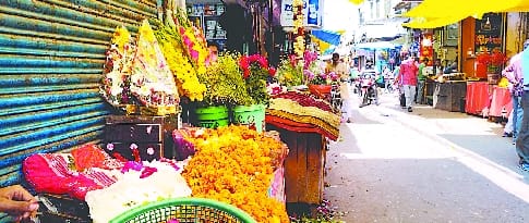 From sweets to flower shopkeepers waiting for the order of their future MLA