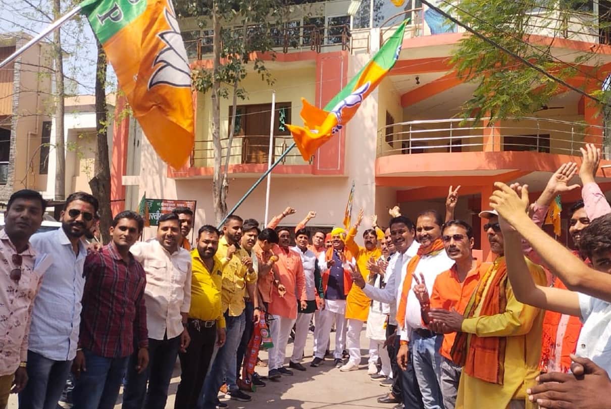 Madhya Pradesh: Celebration of BJP's victory in Malwa, BJP sitting on bulldozer in Indore, fireworks in Ujjain-Dewas