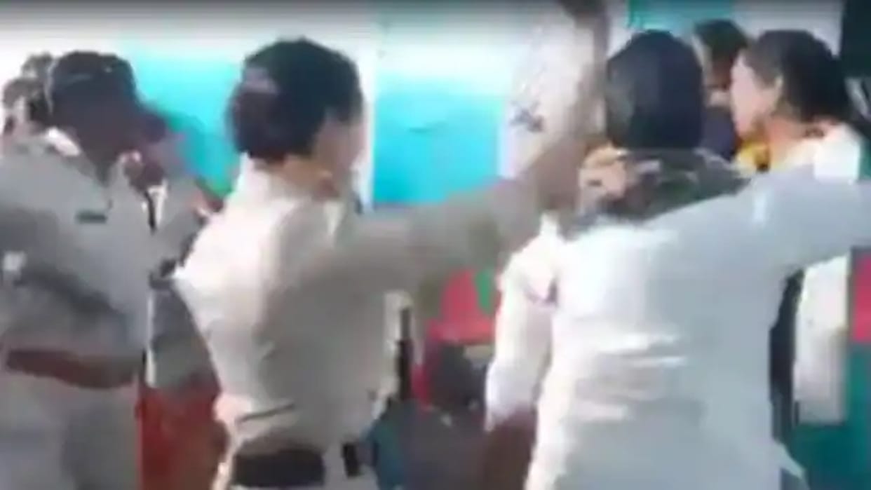 Madhya Pradesh: Dance competition in police station, station in-charge danced in uniform with women policemen, video went viral