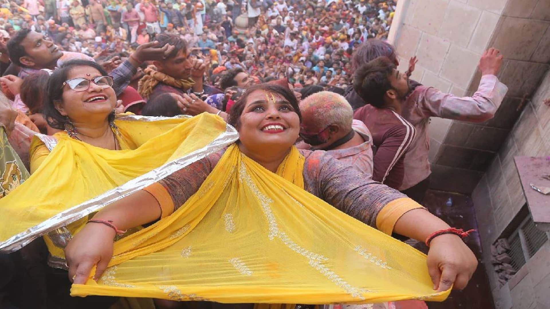 Laddu Holi 2022 Celebrations In Radhrani Temple Barsana 