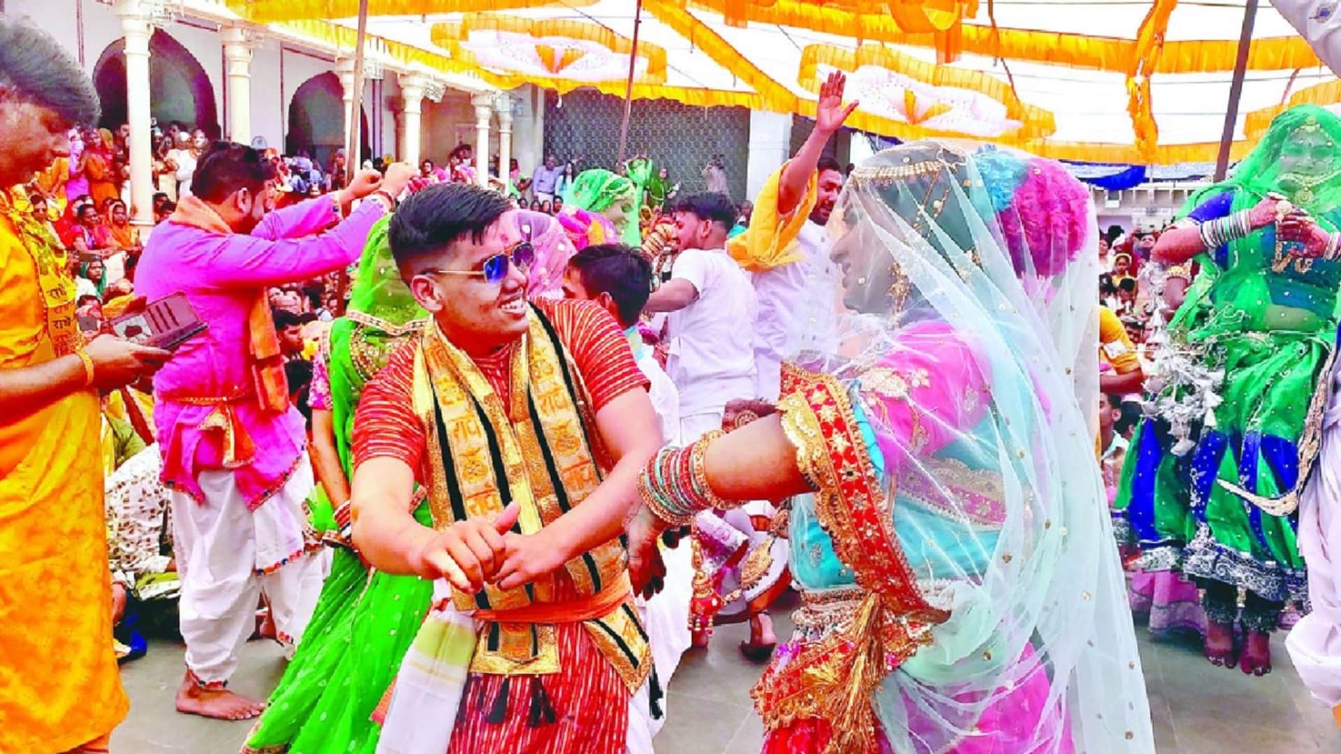 Laddu Holi 2022 Celebrations In Radhrani Temple Barsana 