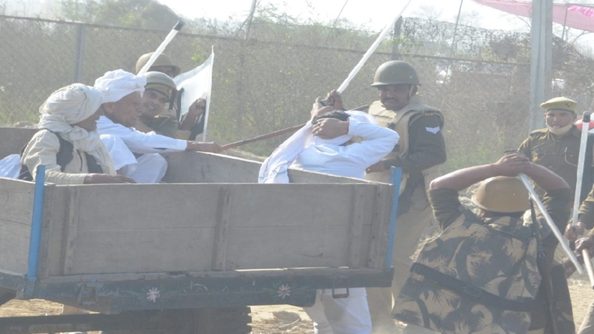 Up Chunav Result Baghpta, Baghpat Bawal : RLD Supporters rucks baraut seat, Alleging disturbances at the counting center, RLD workers pelted stones fiercely