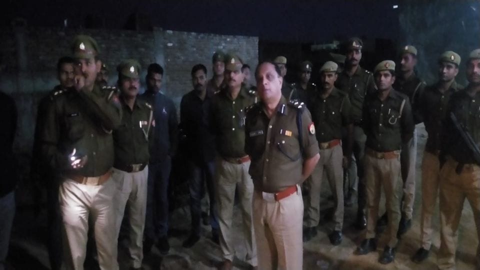 murder of mother and daughter late night in bah agra
