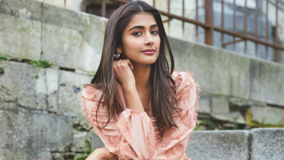 pooja hegde tweet about indigo staff member rude behaviour users trolled actress 