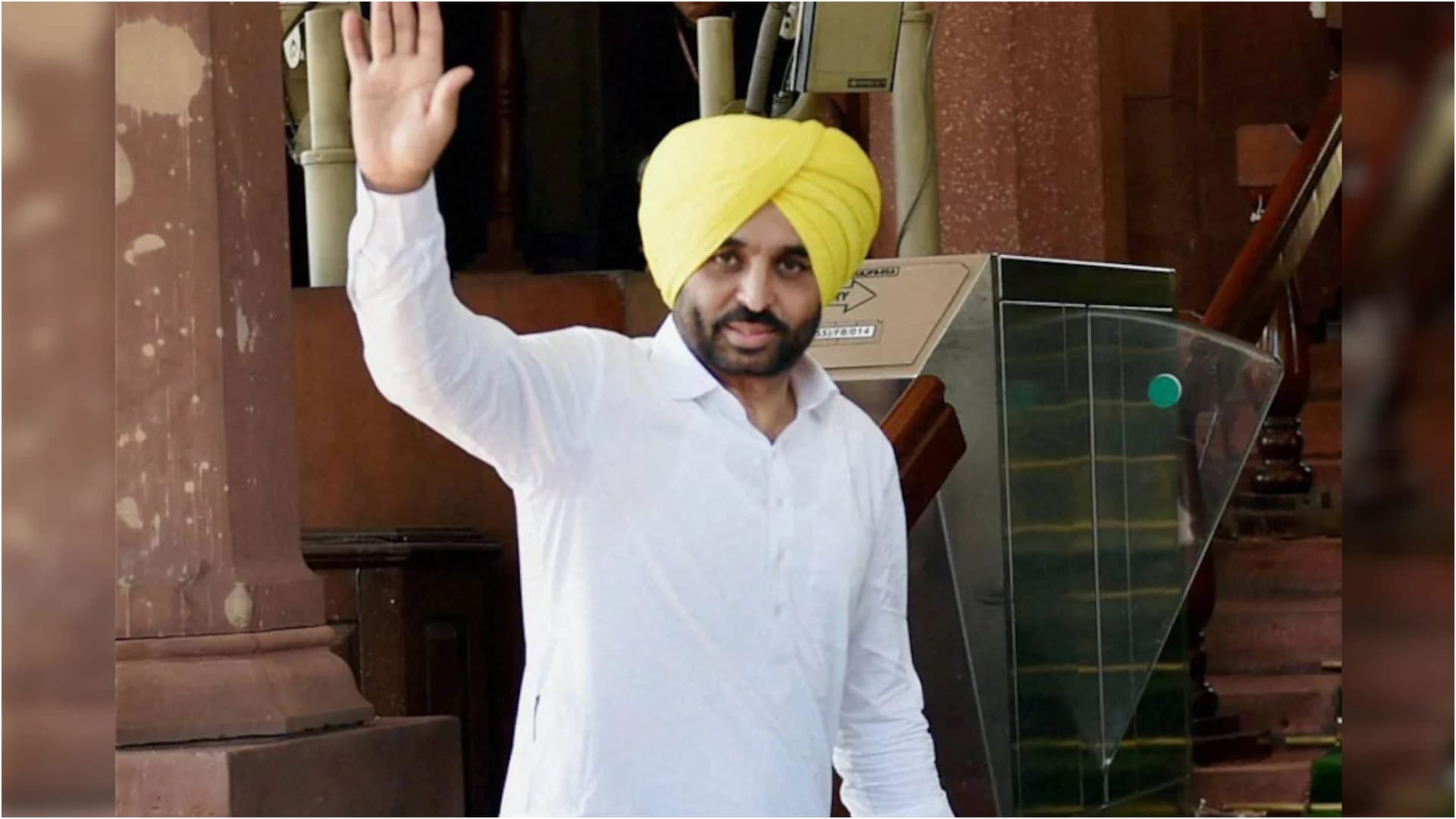 Punjab Poll 2022 AAP crosses majority mark with Bhagwant Maan see journey from Comedy King to Chief Ministers chair