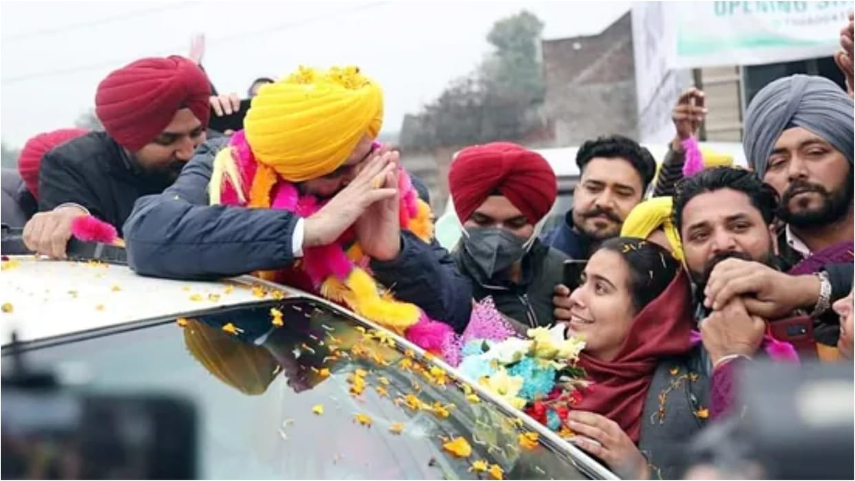 After Vaishyas, AAP's strature also increased in Punjabis