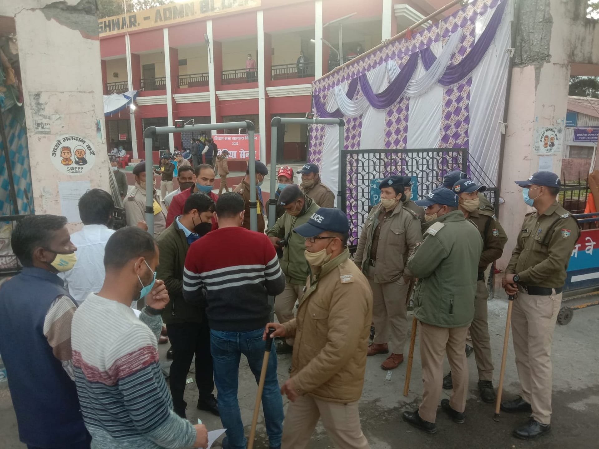 Uttarakhand election results 2022: Eager to know the results, leaders and staff gathered at the counting site, photos
