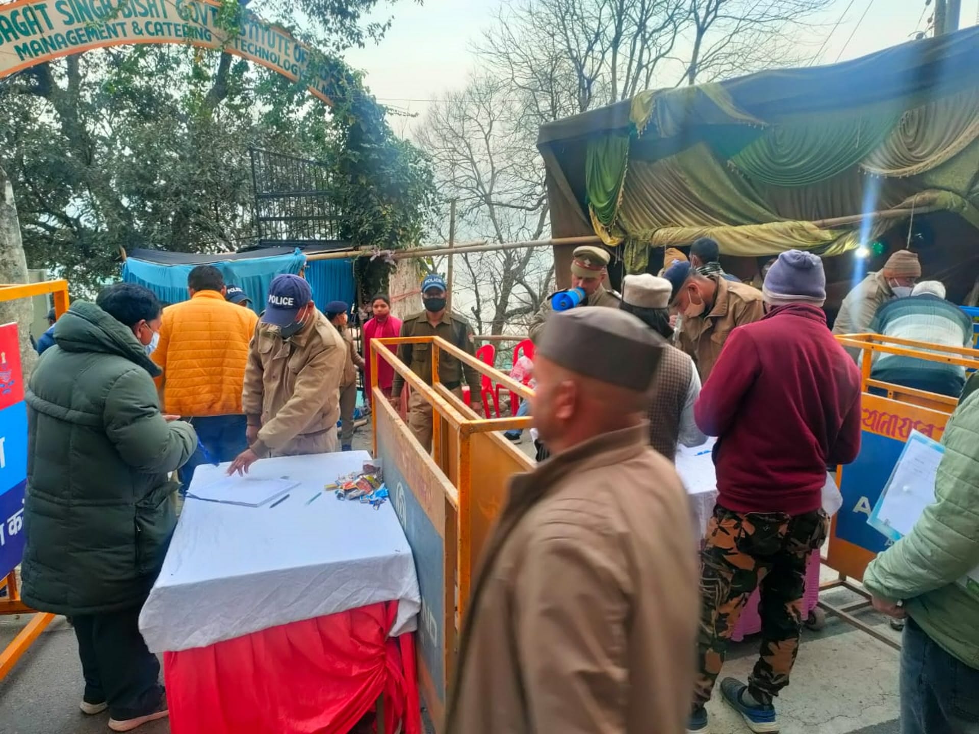 Uttarakhand election results 2022: Eager to know the results, leaders and staff gathered at the counting site, photos