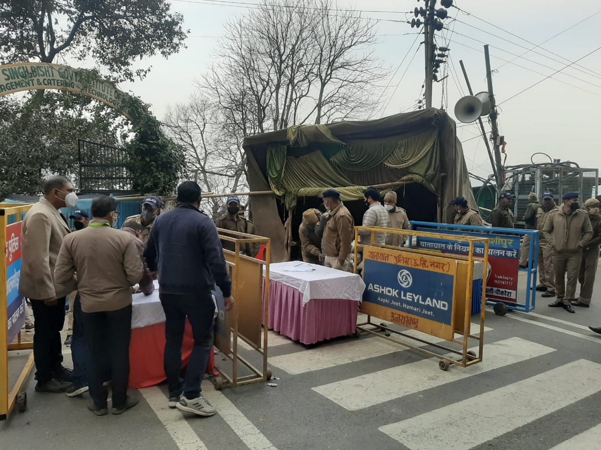 Uttarakhand election results 2022: Eager to know the results, leaders and staff gathered at the counting site, photos