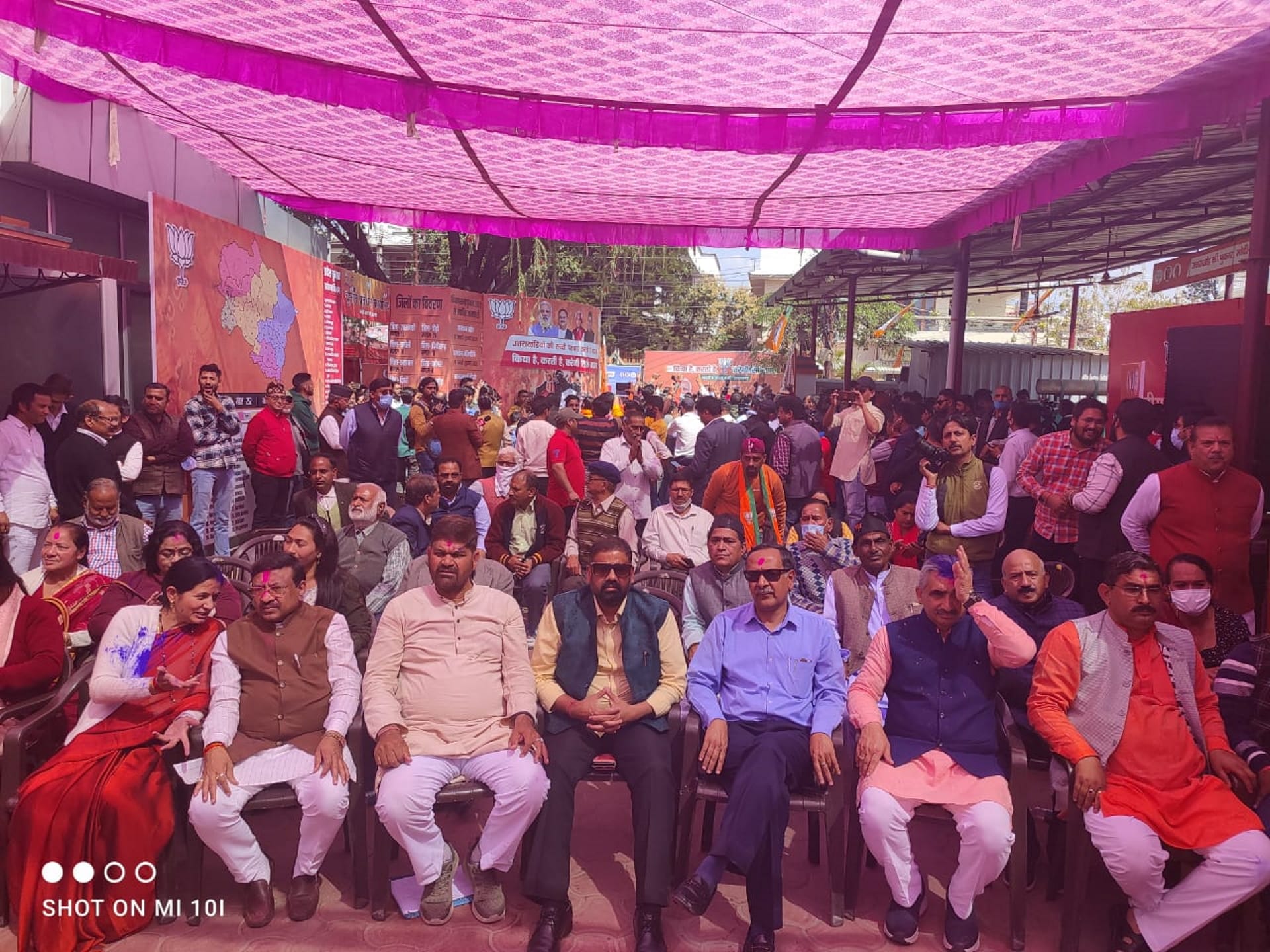 Uttarakhand Election Results 2022: Celebrations started in BJP office, workers played Holi in dehradun