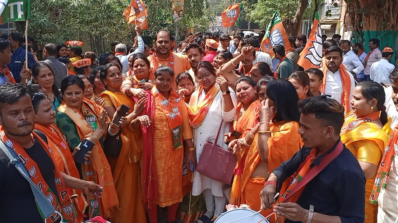 UP Election Result 2022 update varanasi vidhan sabha chunav parinam  BJP clean sweeps in Pm Narendra modi constituency see photos