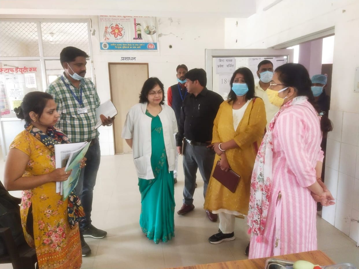 auraiya news,Kayakalp team got closed blood bank